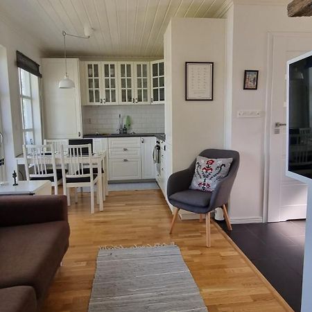 Mysig Stuga Med Sjoetomt, Naera Jaervsoebacken Jarvso Exterior foto