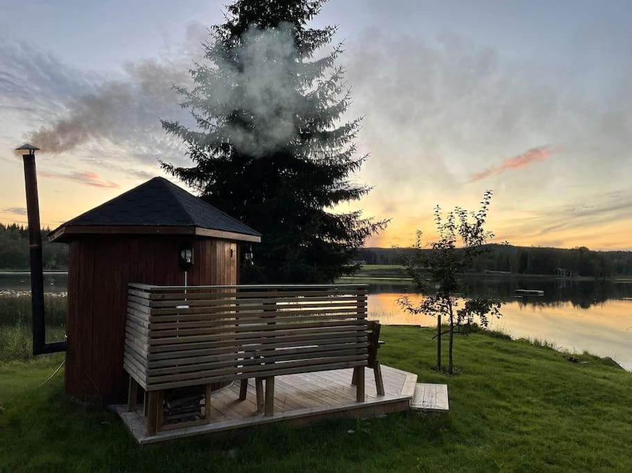 Mysig Stuga Med Sjoetomt, Naera Jaervsoebacken Jarvso Exterior foto