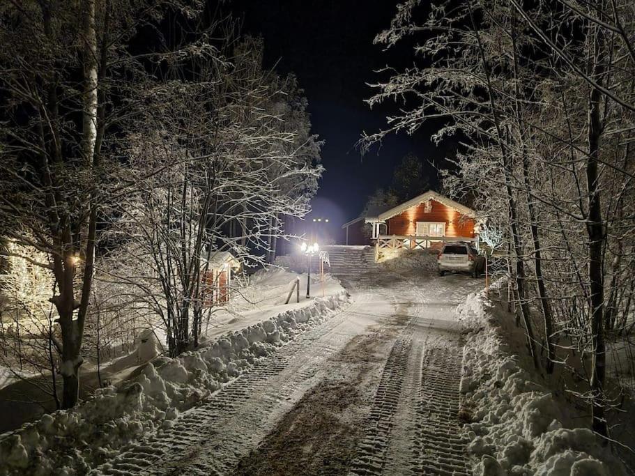 Mysig Stuga Med Sjoetomt, Naera Jaervsoebacken Jarvso Exterior foto