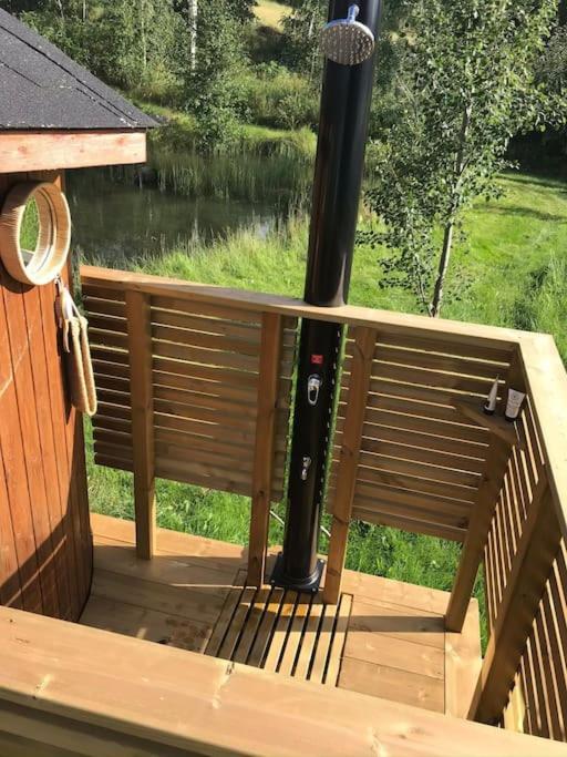 Mysig Stuga Med Sjoetomt, Naera Jaervsoebacken Jarvso Exterior foto