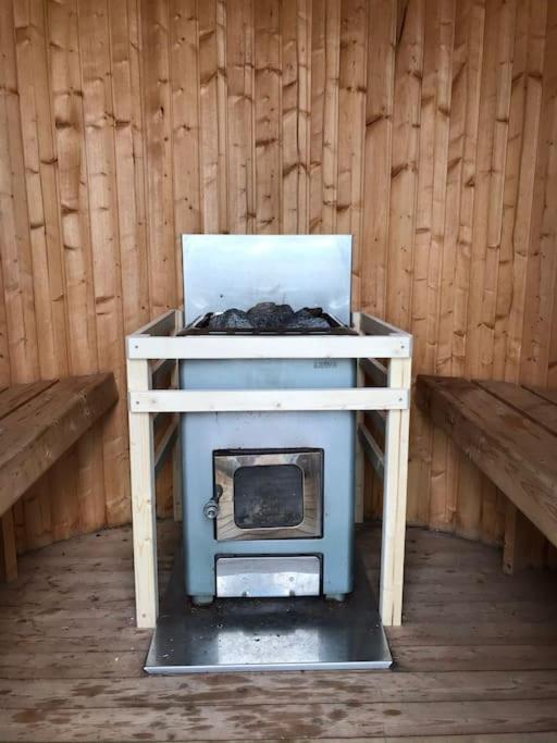 Mysig Stuga Med Sjoetomt, Naera Jaervsoebacken Jarvso Exterior foto